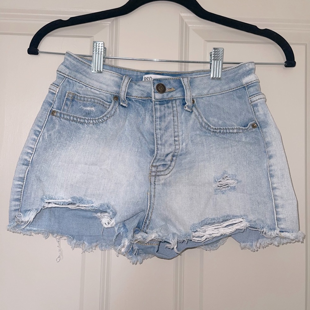 Light wash RSQ vintage high rise jean shorts in size 24